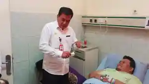 Sekda-Rudi-Maesyal-jenguk-pria-obesitas.jpg