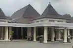 suasana-pendopo-kantor-bupati-majalengka-yang-sepi-buntut-karna-sobahi.jpg