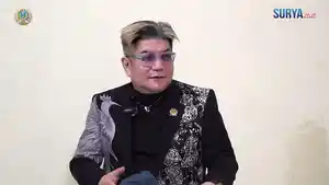 Anggota-Komisi-E-DPRD-Jatim-dr-Benjamin-Kristianto-saat-berbincang.jpg
