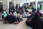 BREAKING NEWS: Bus Terjebak Macet, Ratusan Pemudik Terlantar di Terminal Bulupitu Purwokerto