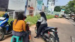 Warga-menukar-uang-receh-di-Jalan-Raya-Muchtar-Sawangan.jpg