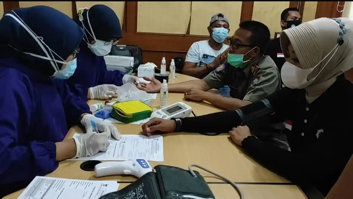 111 Personel Satpol PP Padang Disuntik Vaksin Covid-19, Target 496 Orang