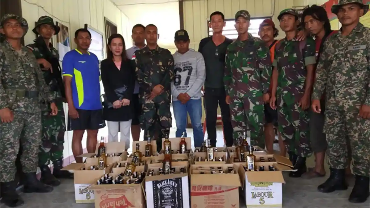Oknum Polisi Diraja Malaysia Tertangkap Selundupkan Miras di Wilayah Perbatasan