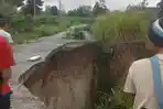 Longsor Lumpuhkan Akses Jalan Antar Desa di Kecamatan Buay Sandang Aji OKU Selatan