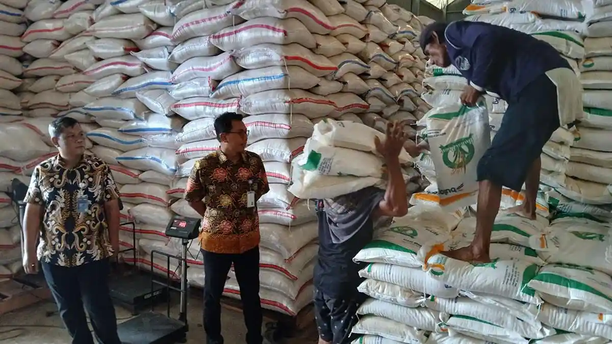 7.373 Ton Beras Bantuan Disalurkan Bulog Tegal, Target Rampung Pekan Depan