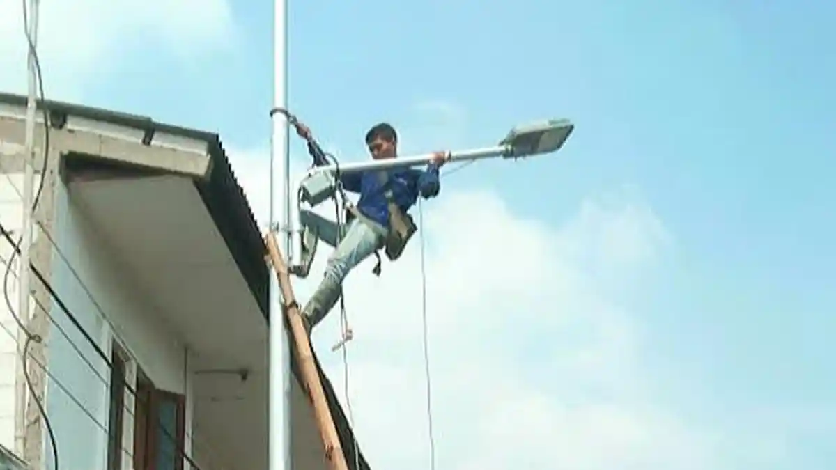 50 Lampu Jalan Pemuda Pulogadung Padam Imbas Komponen Panel Box Dicuri