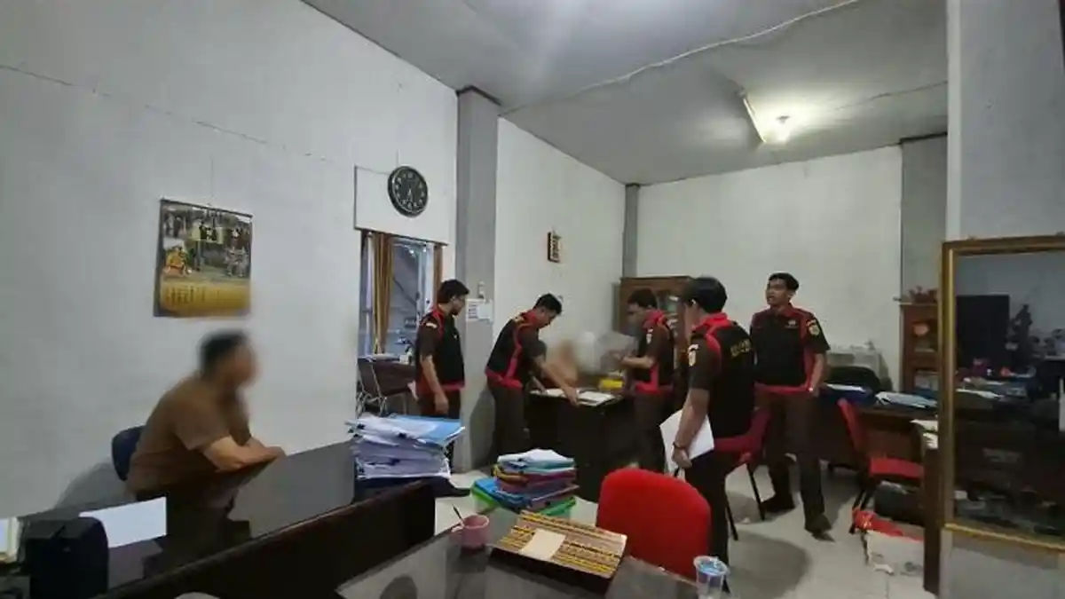 Tim Penyidik Kejari Langsa Turut Geledah Rumah Mantan Plt Kadisdikbud ...