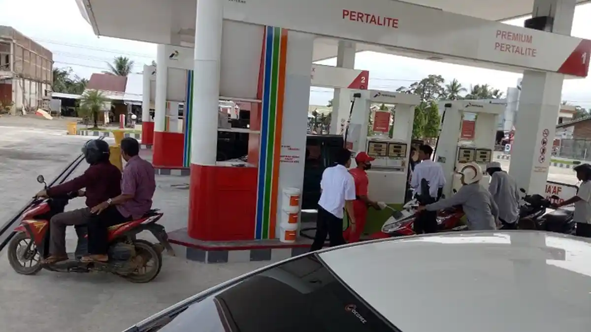 Motormu Boros BBM? Mungkin Ini 5 Penyebabnya: Periksa Angin Ban