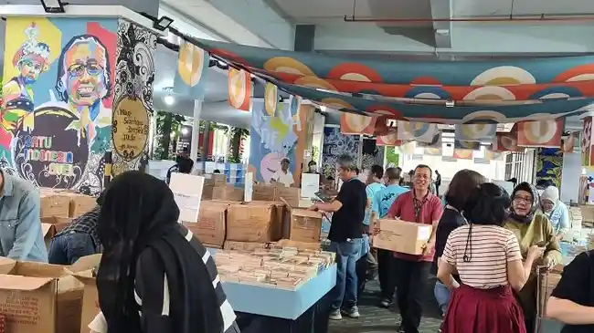 Semesta Buku, Pameran Literasi Terbesar Gramedia Hadirkan Buku Impor Hingga Kursi Pijat