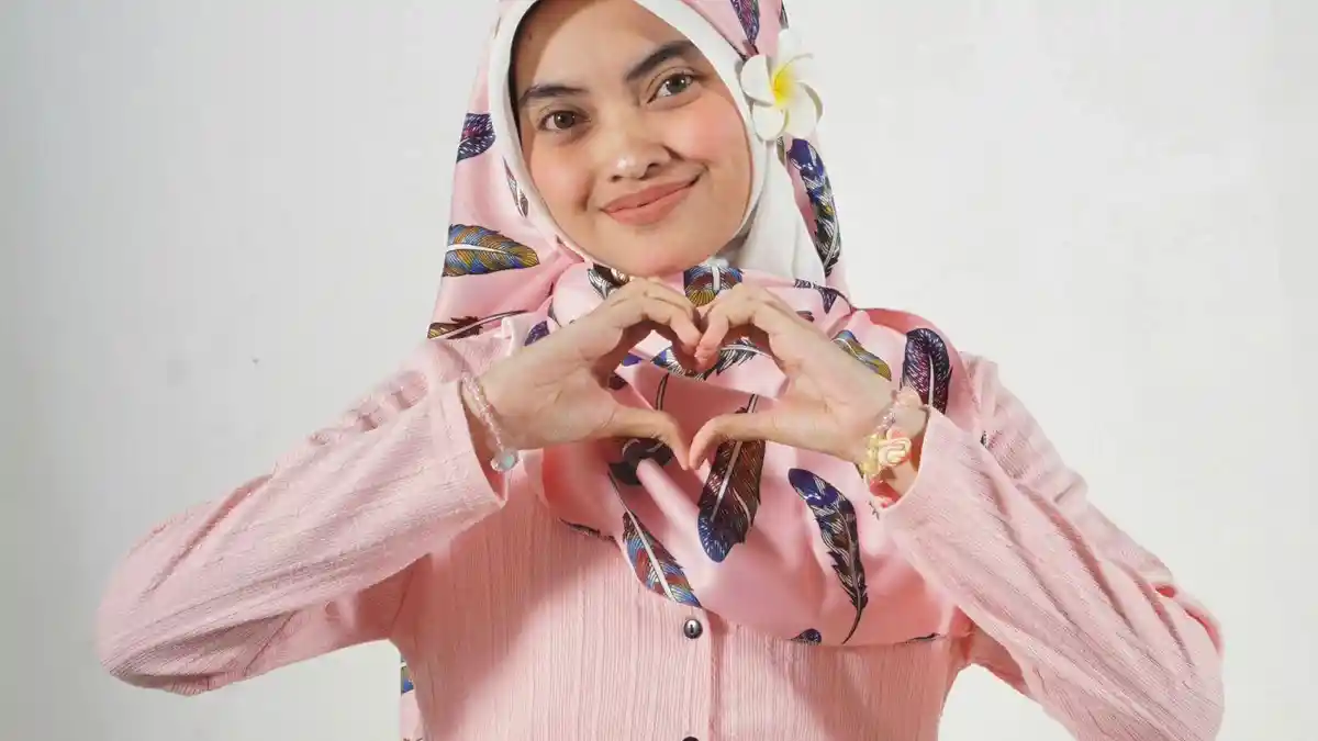 Suara Kata dan Konsistensi, Membuka Jalan Jessy Nora Mahasiswi Unesa Raih Prestasi Nasional
