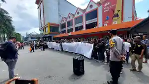 Suasana-aksi-dan-penandatanganan-petisi-oleh-Gepak-Kuning.jpg