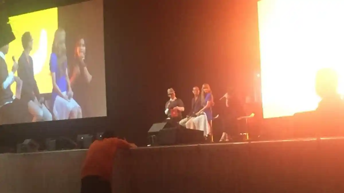 Sapa Fans Indonesia, Lisa BLACKPINK Tutupi Pahanya Pakai Kain