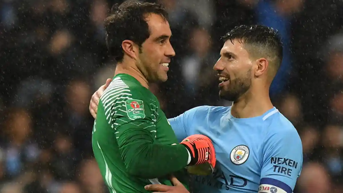 Gemilang di Adu Penalti, Claudio Bravo Dapat Pujian Guardiola