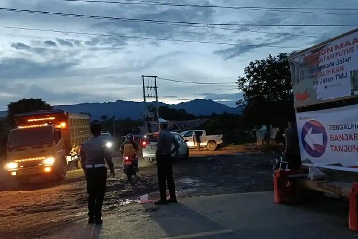 Suasana Terkini Jalur Alternatif Kaltim-Kalsel Usai Jembatan Busui di Paser Ambruk, Ada 2 Rute