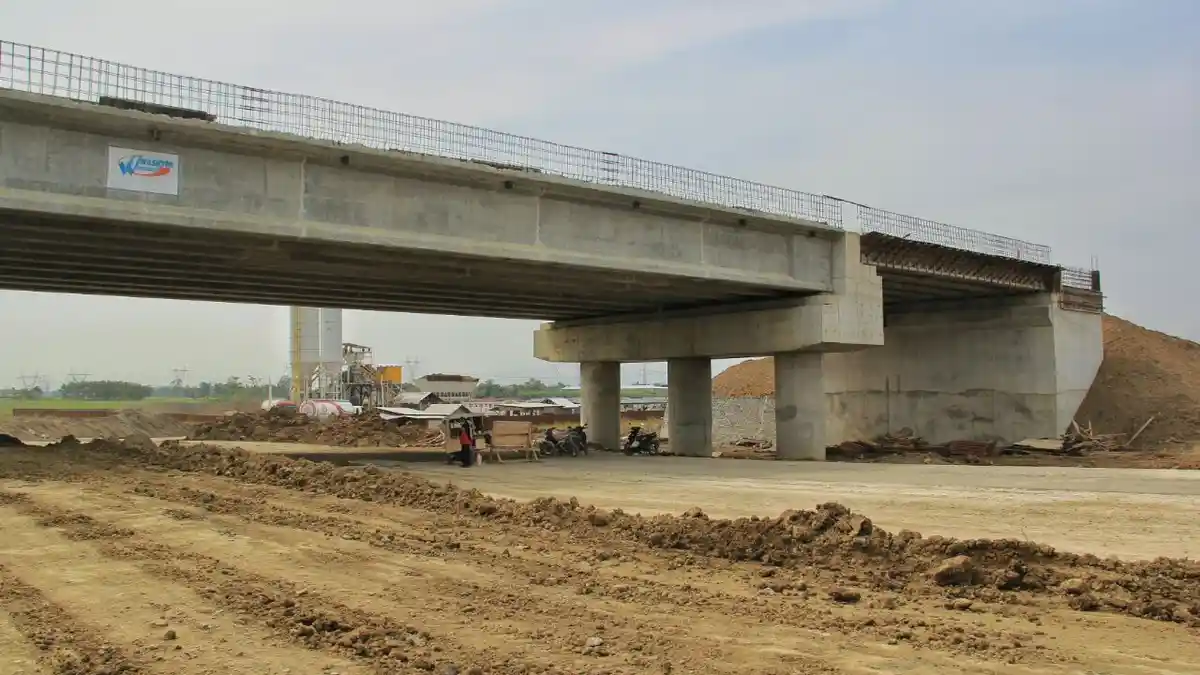 Kementerian PUPR Targetkan Tol Jakarta - Surabaya Dapat Melayani Arus Mudik 2018 - jalan-tol-trans-jawa_20180309_111041.jpg