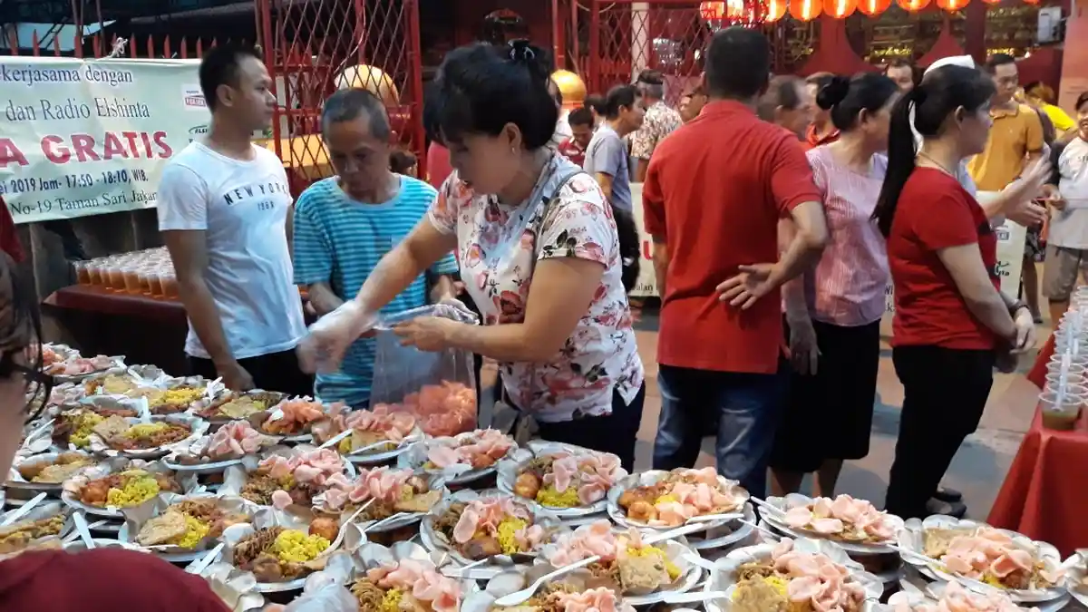 Wujud Toleransi Ketika Wihara Dharma Bakti Gelar Buka Puasa Rutin di Bulan Ramadan 