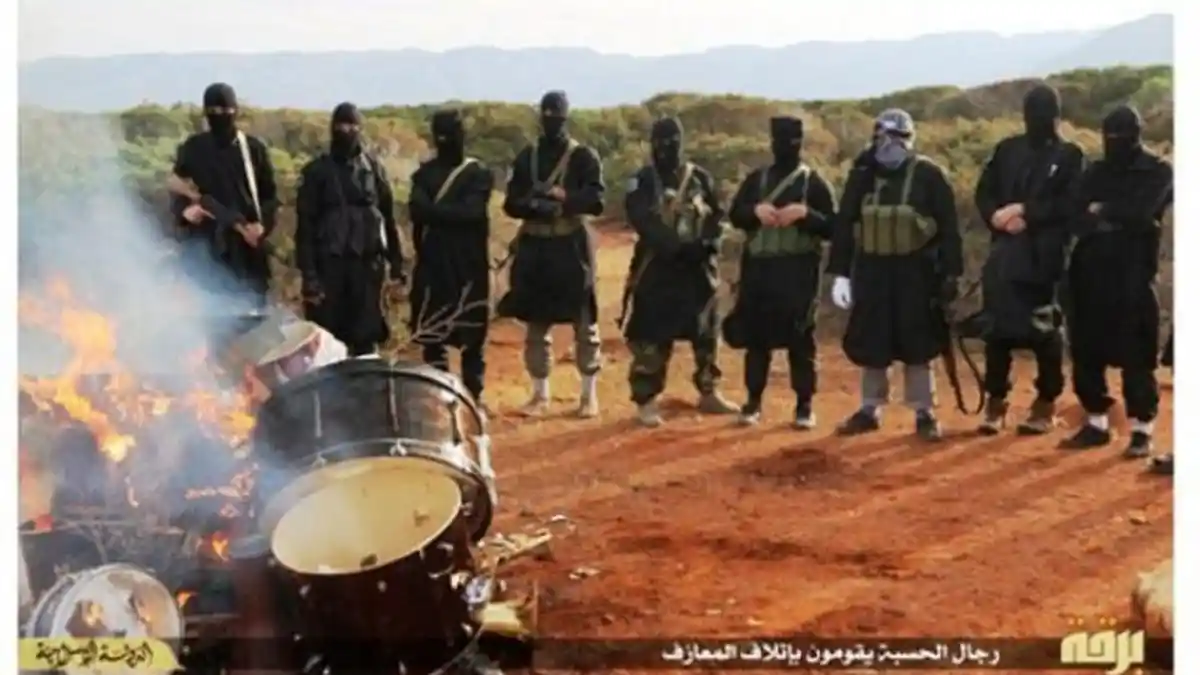 ISIS Bakar Alat Musik Drum karena Dianggap Tidak Islami