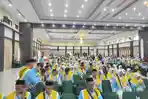 2026-04-22-Jamaah-Calon-Haji-JCH-asal-Bone-saat-diterima-di-Asrama-Haji-Kota-Makassar.jpg