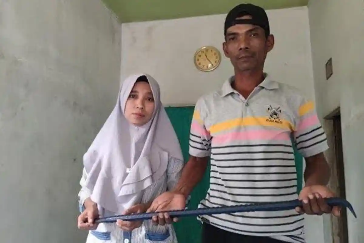 Pasangan di Probolinggo Menikah dengan Mahar Linggis, Maknanya Romantis Penuh Cinta