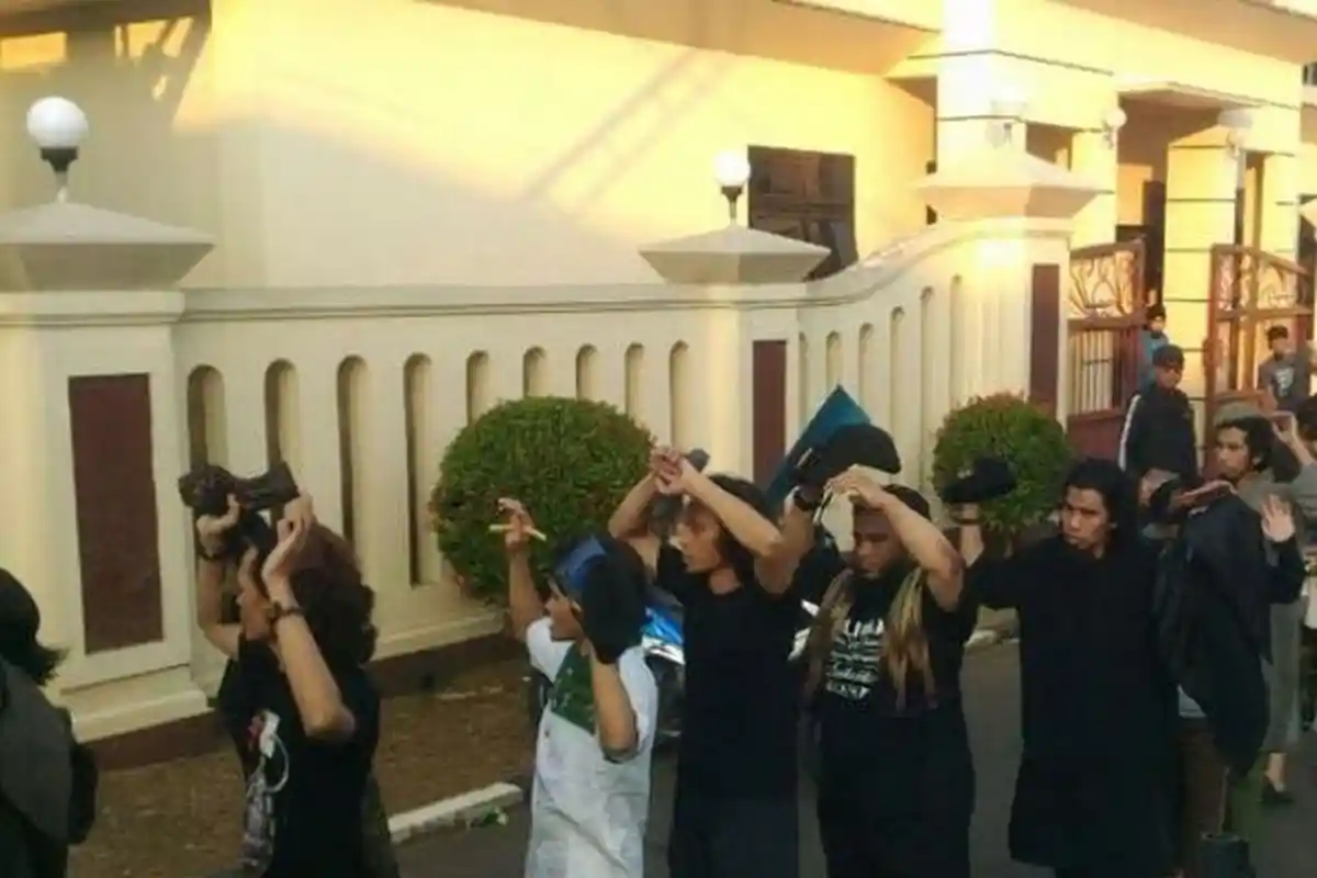 2 Terduga Teroris Ditangkap di Bitung: Anak Buah Dalang Kerusuhan di Penjara Tempat Ahok Ditahan!