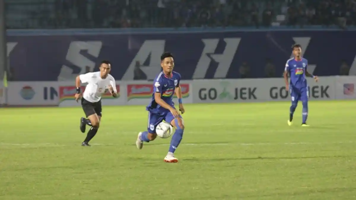 Gelandang Muda PSIS Semarang Ini Selalu Tampil di Tim Utama, Jafri Sastra: Bukan Jaminan!