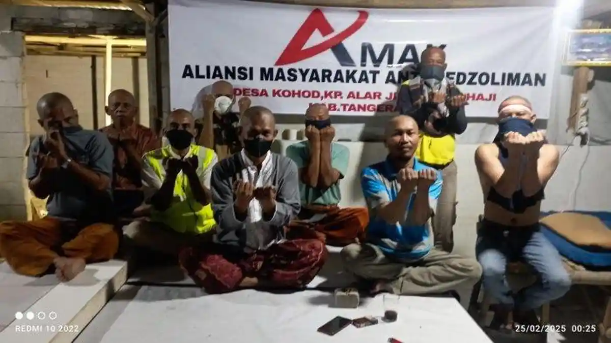 KADES Arsin Ditahan, 50 Warga Kohod Langsung Gelar Syukuran dengan Gunduli Kepala