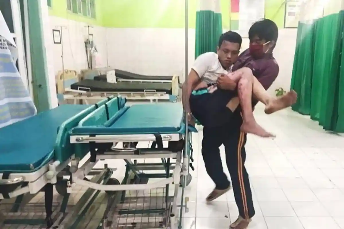 Warga Majene Nyaris Tewas Tersengat Listrik Saat Pasang Jaringan WiFi