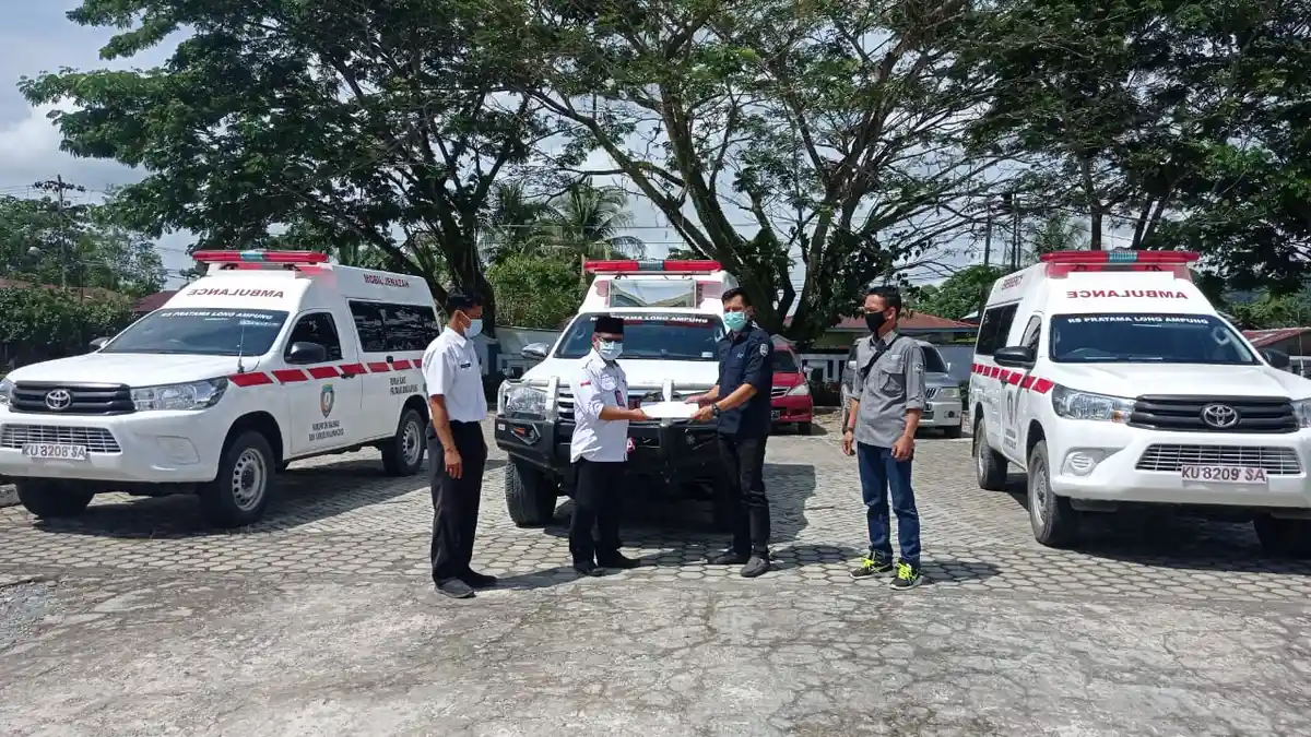 Kadinkes Malinau Serahkan 3 Unit Ambulans, Tunjang Layanan Kesehatan di Perbatasan RI-Malaysia