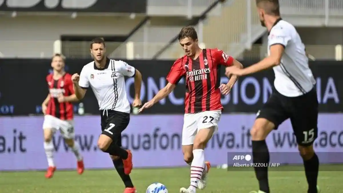 Pengalaman Main dengan Ayah dan Anak, Bintang AC Milan Ungkap Beda Paolo Maldini & Daniel Maldini