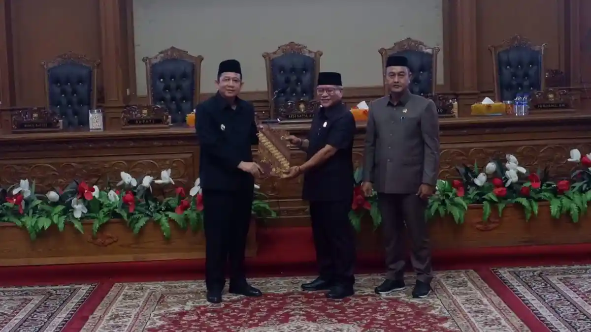 Bupati BBS Sampaikan Ranperda Pertanggungjawaban APBD 2025 - Tribunjambi.com
