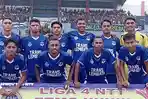 POSE-Pemain-Persebata-Lembata-di-Stadion-Oepoi-Kupang-Jumat-21-Maret-2025.jpg