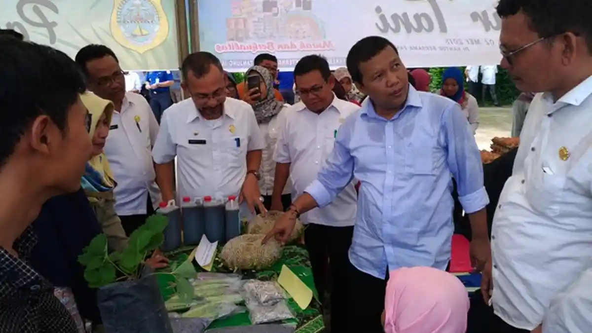 ASN dan Warga Sekitar Perkantoran Serbu Pasar Tani yang Digelar Pemkab Tanjabtim