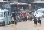 Banjir Genangi Kawasan Jatinegara Barat
