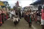 Wabup-Sumba-Barat-Sambut-Kontingen-Parade-Seni-dan-Budaya.jpg