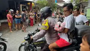 Foto-bayi-saat-diamankan-warga-dan-polisi-pada-12-Juni-2025.jpg