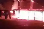 Tangkapan-layar-video-sebuah-rumah-di-Desa-Lawoila-dibakar-suami.jpg