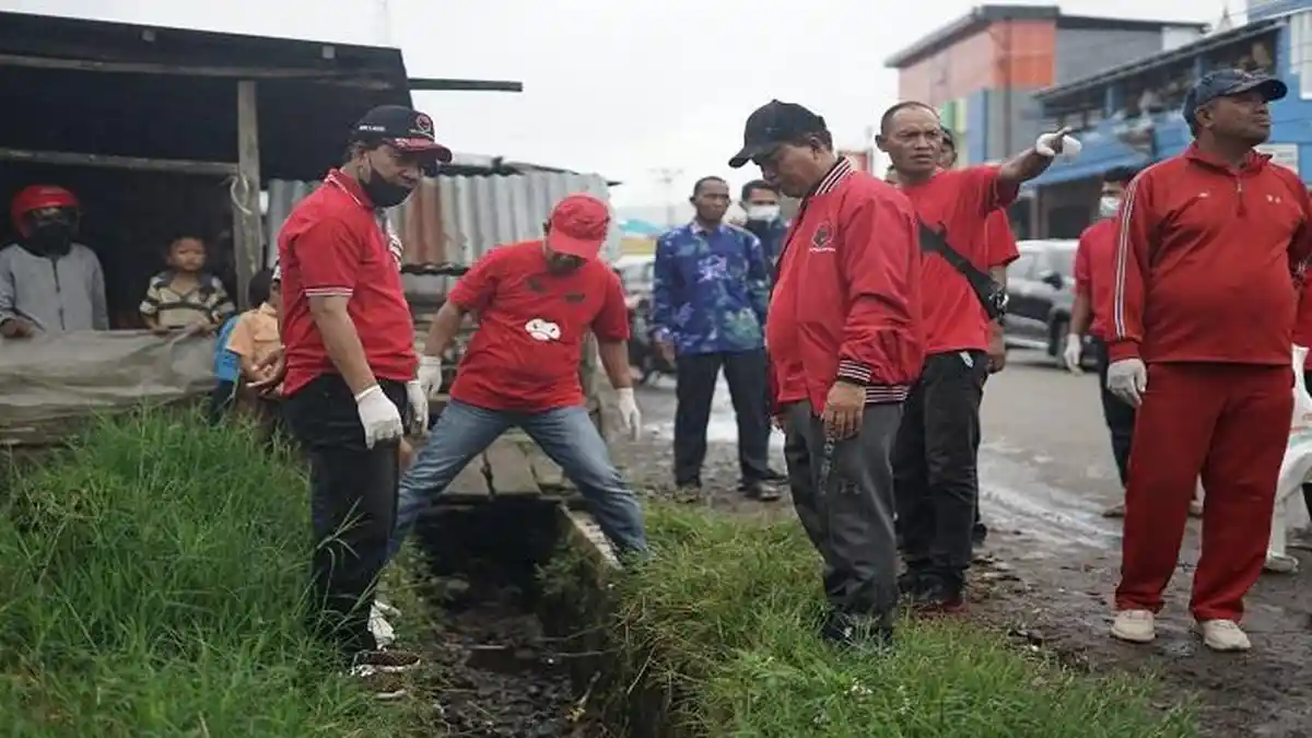 PDIP Manggarai Edukasi Masyarakat Soal Kebersihan Lingkungan di Pasar Cancar