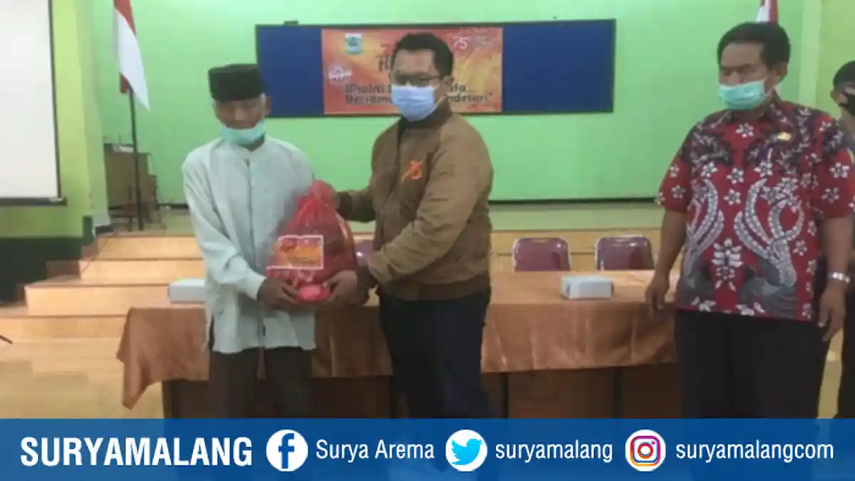 Karang Taruna Kompak Gelar Baksos Membantu Warga Saat Pandemi Covid-19