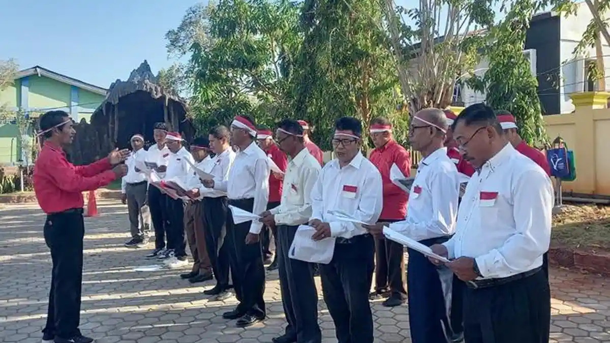 Romo Dus Bone Pimpin Upacara HUT RI di Gereja St. Fransiskus dari Assisi Kolhua Kupang - PS-Vox-Paterna.jpg