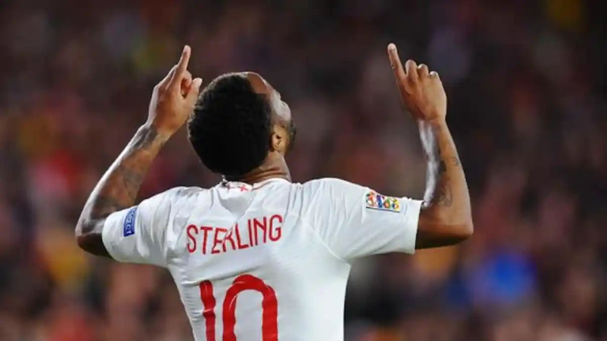 Chelsea dan Polisi Selidiki Fans yang Ucapkan Kata Rasis Terhadap Sterling