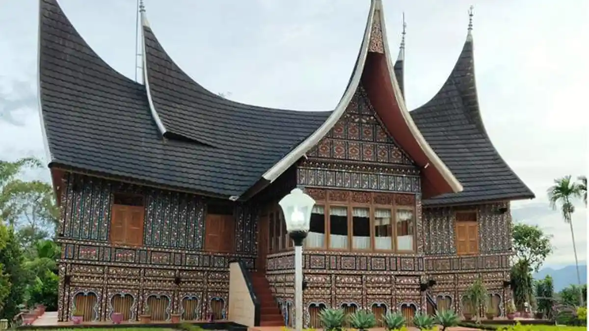 Kisah dari Lintau: Senja di Rumah Gadang Mufidah Jusuf Kalla