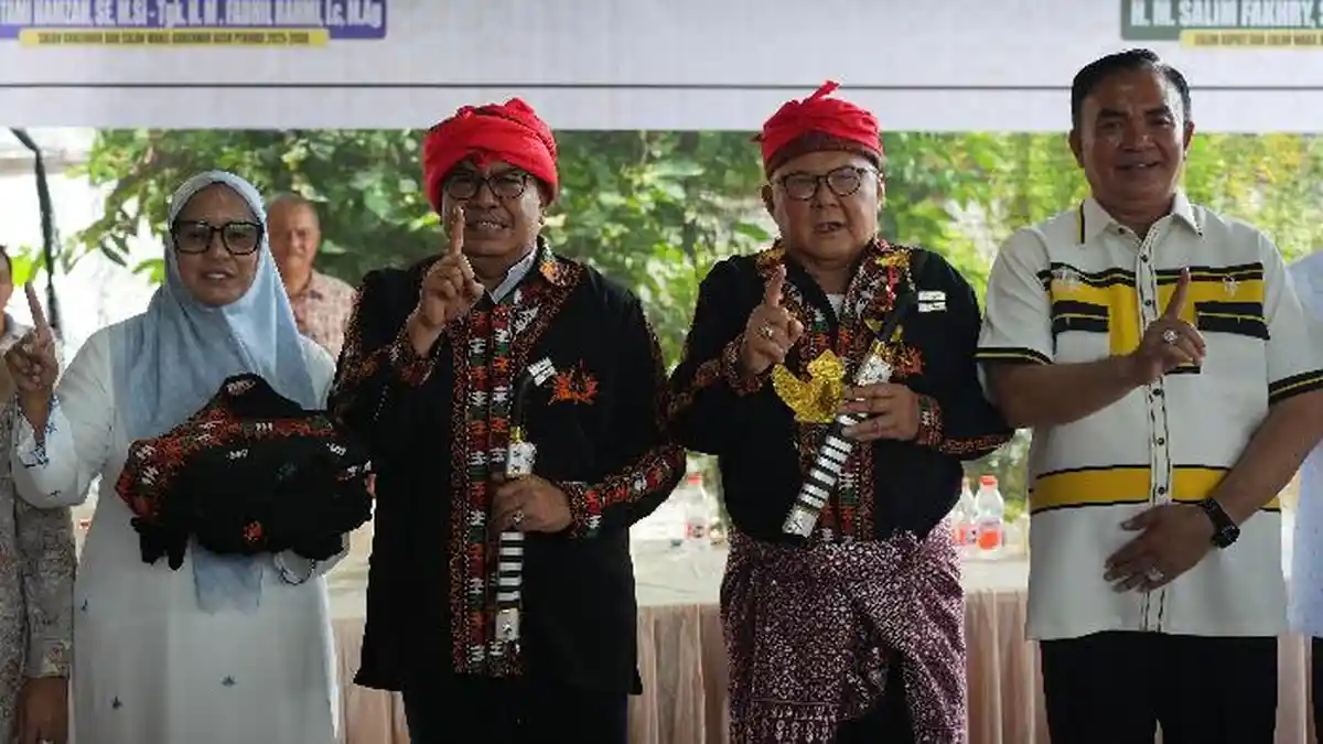Jadi Warga Kehormatan Alas, Cagub Bustami Hamzah Diberi Gelar Marga Desky