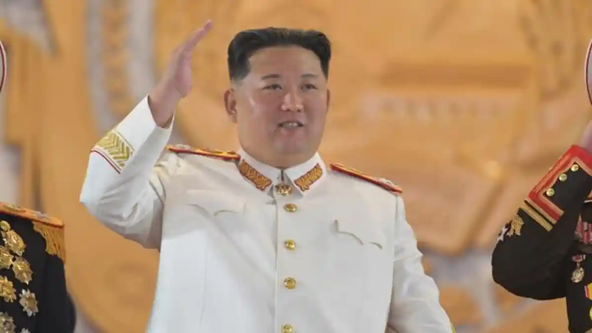 Kim Jong Un Jengkel Melihat Gagalnya Peluncuran Kapal Perang Korea Utara