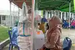 peserta-skd-cpns-sedang-melakukan-rapid-antigen-di-di-the-sultan-convention-center-palembang.jpg