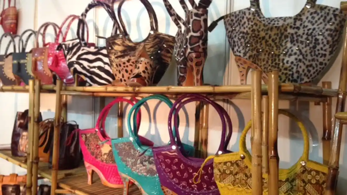 Tas Ber-High Heels atau High Heels Berwujud Tas?