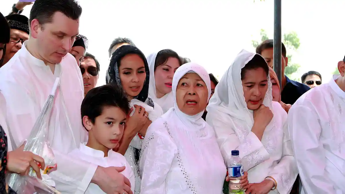 Erick Meijer Dapat Warisan Pelajaran Agama Dari Ibunda Maudy Koesnaedi