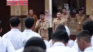 Wakil-Wali-Kota-Depok-Imam-Budi-Hartono-menyambangi-siswa-di-SMAN-2-Depok.jpg