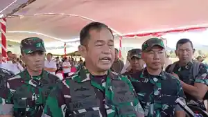 Kepala-Staf-TNI-Angkatan-Darat-KSAD-Jenderal-TNI-Maruli-Simanjuntak-saaat-mengunjungi-perbatasan.jpg