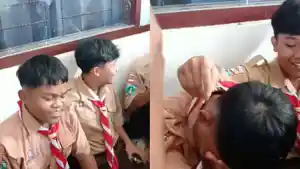 MOMEN-Haru-Siswa-SMK-di-Kediri-Patungan-Untuk-Beli-Sepatu-Teman-Masing-masing-Kumpulkan-Rp5000.jpg