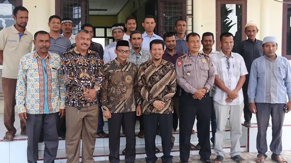 Terkait Kasus Benih IF8 Yang Menyeret Keuchik Munirwan, Haji Uma Datangi Dinas dan Temui Warga